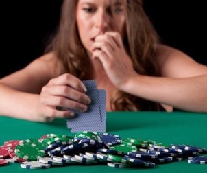 whos-bluffing-recognize-tells-bluffs-poker-game.1280x600[1]
