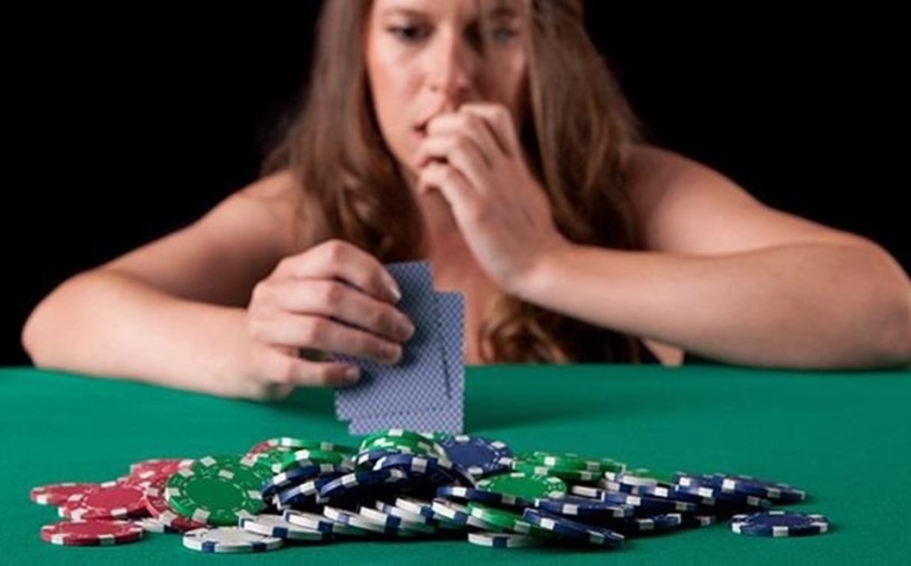 whos-bluffing-recognize-tells-bluffs-poker-game.1280x600[1]